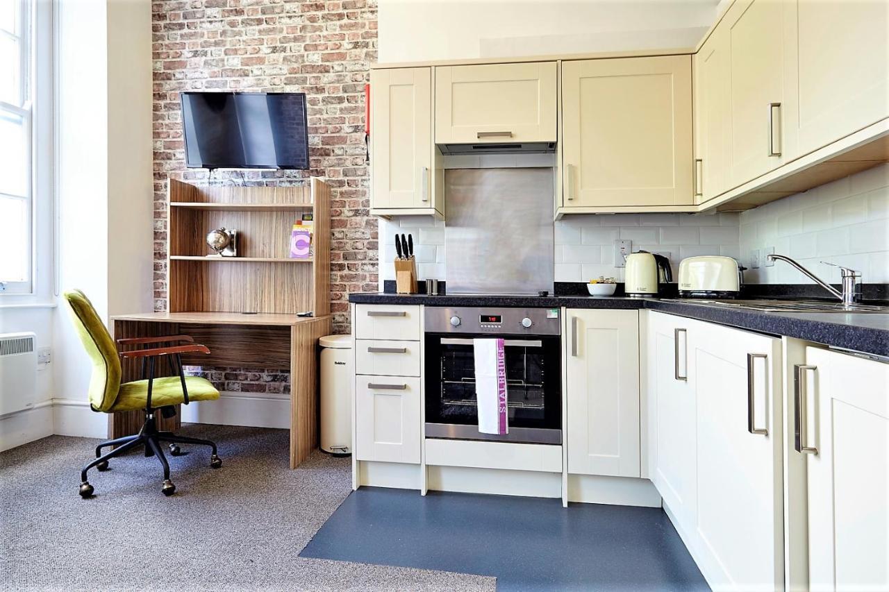 Berkeley Square Pads Apartment Bristol Bagian luar foto