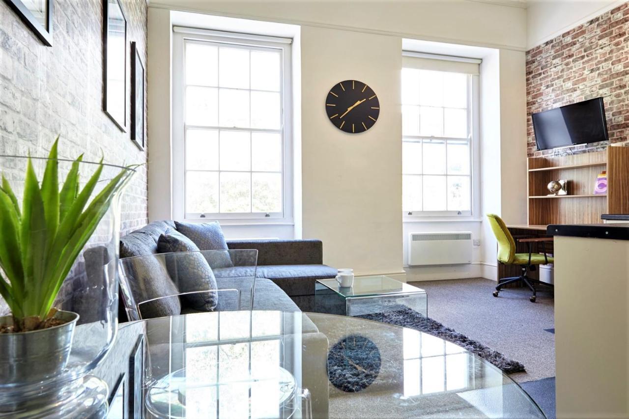 Berkeley Square Pads Apartment Bristol Bagian luar foto